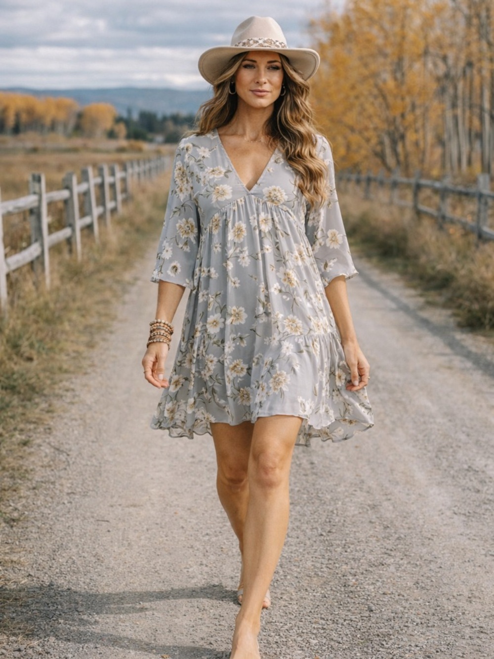 🛍️💃🏼 NWT Muted Floral V-Neck Mini Dress